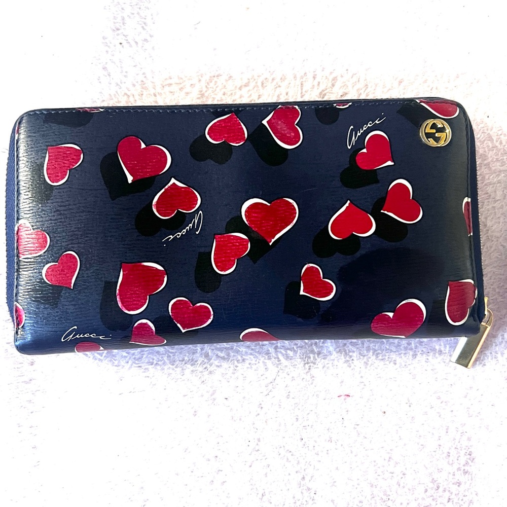 Gucci AUTHENTIC Navy Blue and Red Heart Print long Wallet vintage calfskin